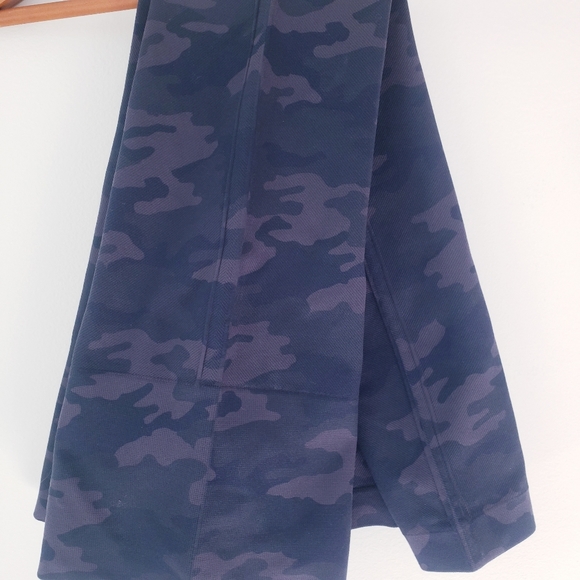 Spanx Camo Seamless Leggings size xs - Picture 2 of 6